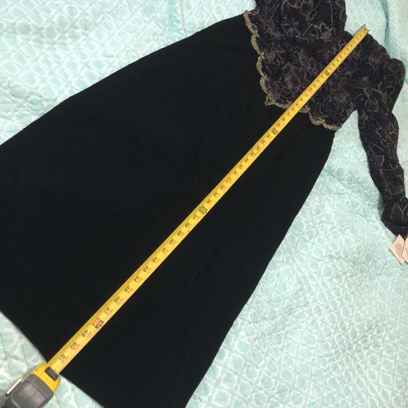 Vintage Victorian brocade and velvet dress with 80s power should… - Picture 12 of 12